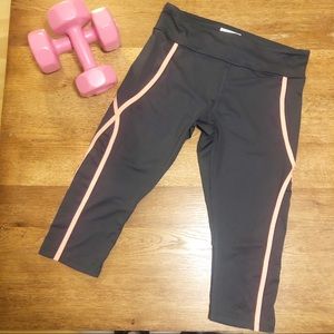 NWOT Forever 21 Cropped workout pants